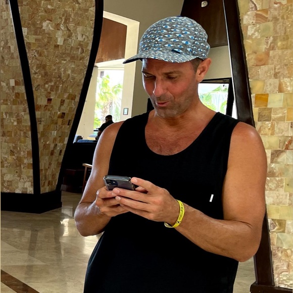 Meet your Posher, Khris - Picture 1 of 1